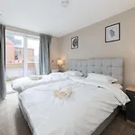 Pass The Keys Spacious 2Br Flat Modern Convenient
