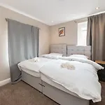 Pass The Keys Spacious 2Br Flat Modern Convenient