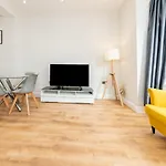 Pass The Keys Spacious 2Br Flat Modern Convenient