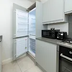 Pass The Keys Spacious 2Br Flat Modern Convenient
