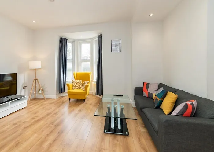 Pass The Keys Spacious 2Br Flat Modern Convenient