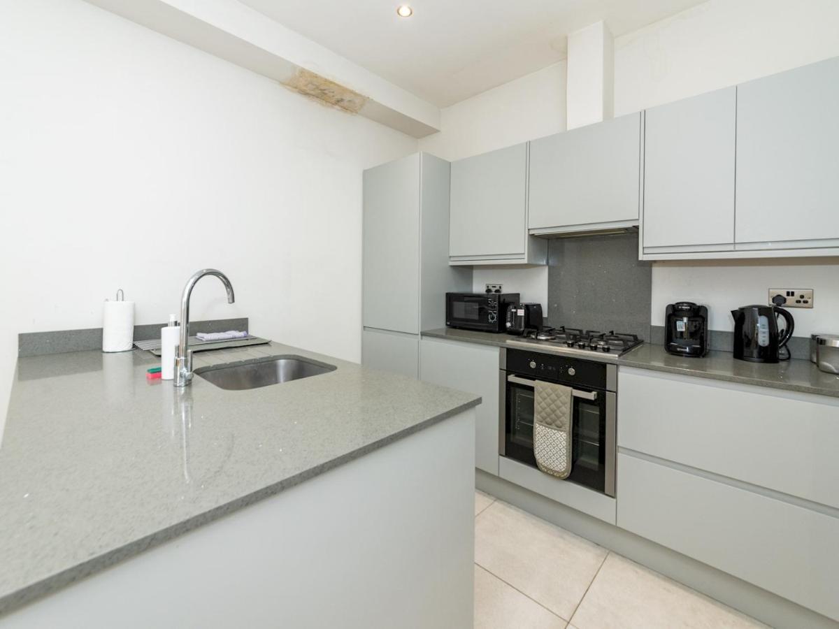 Pass The Keys Spacious 2br Flat Modern Convenient *