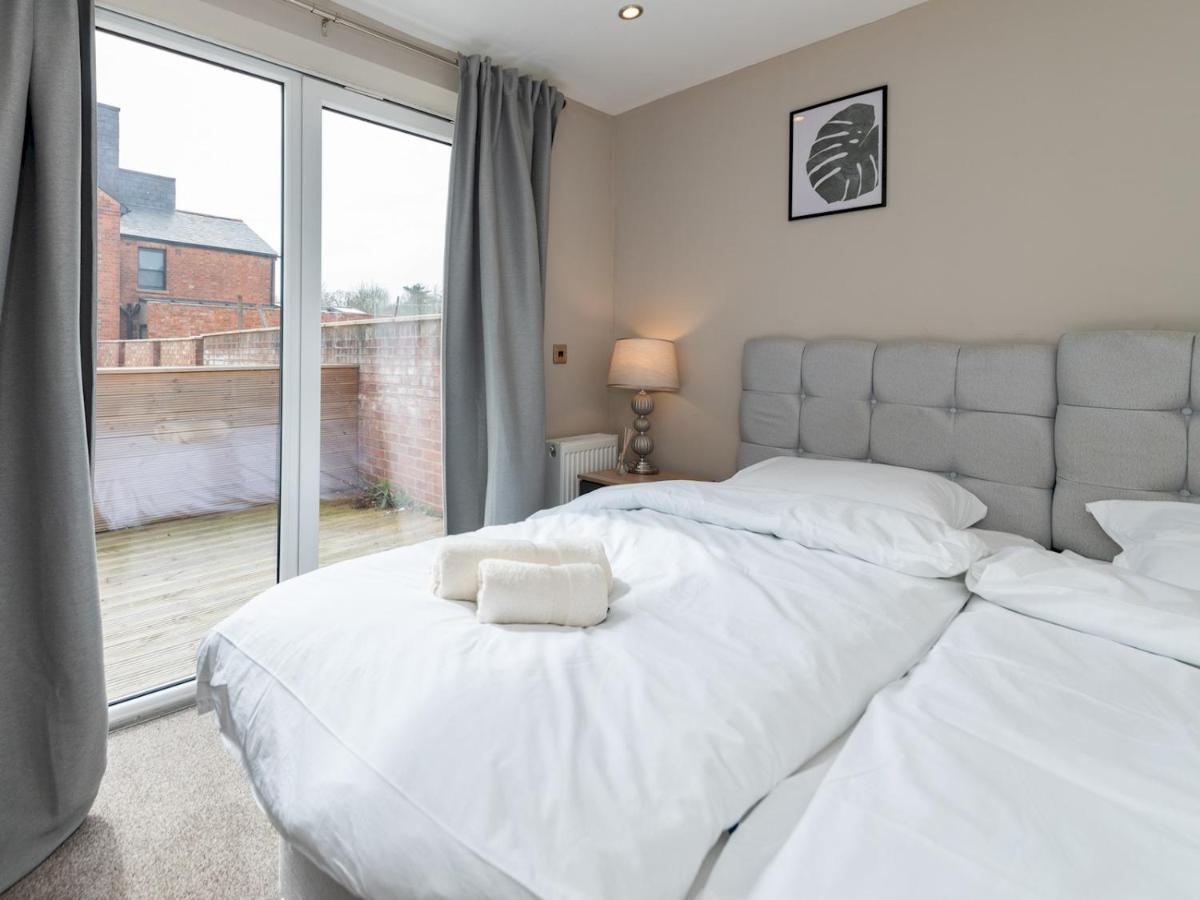 Pass The Keys Spacious 2br Flat Modern Convenient Reading