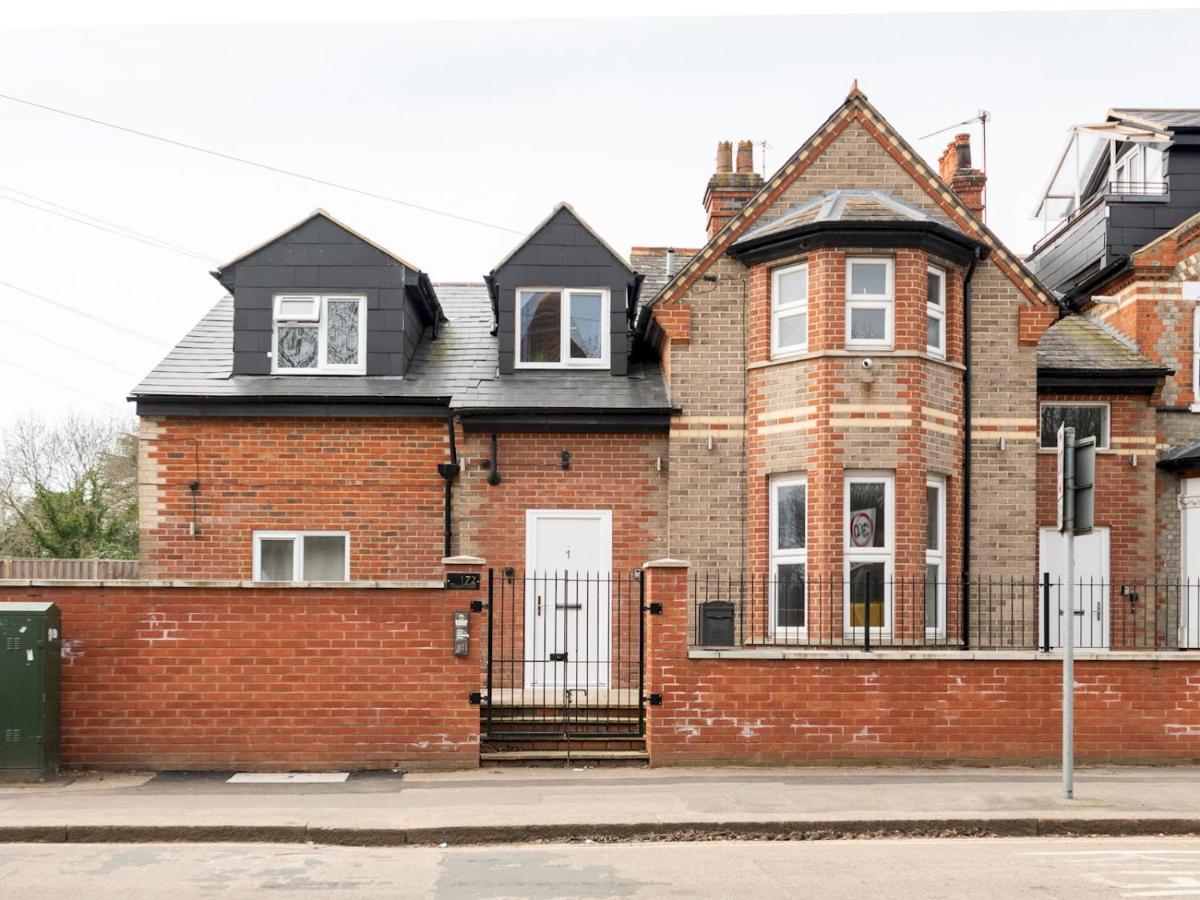 Pass The Keys Spacious 2br Flat Modern Convenient