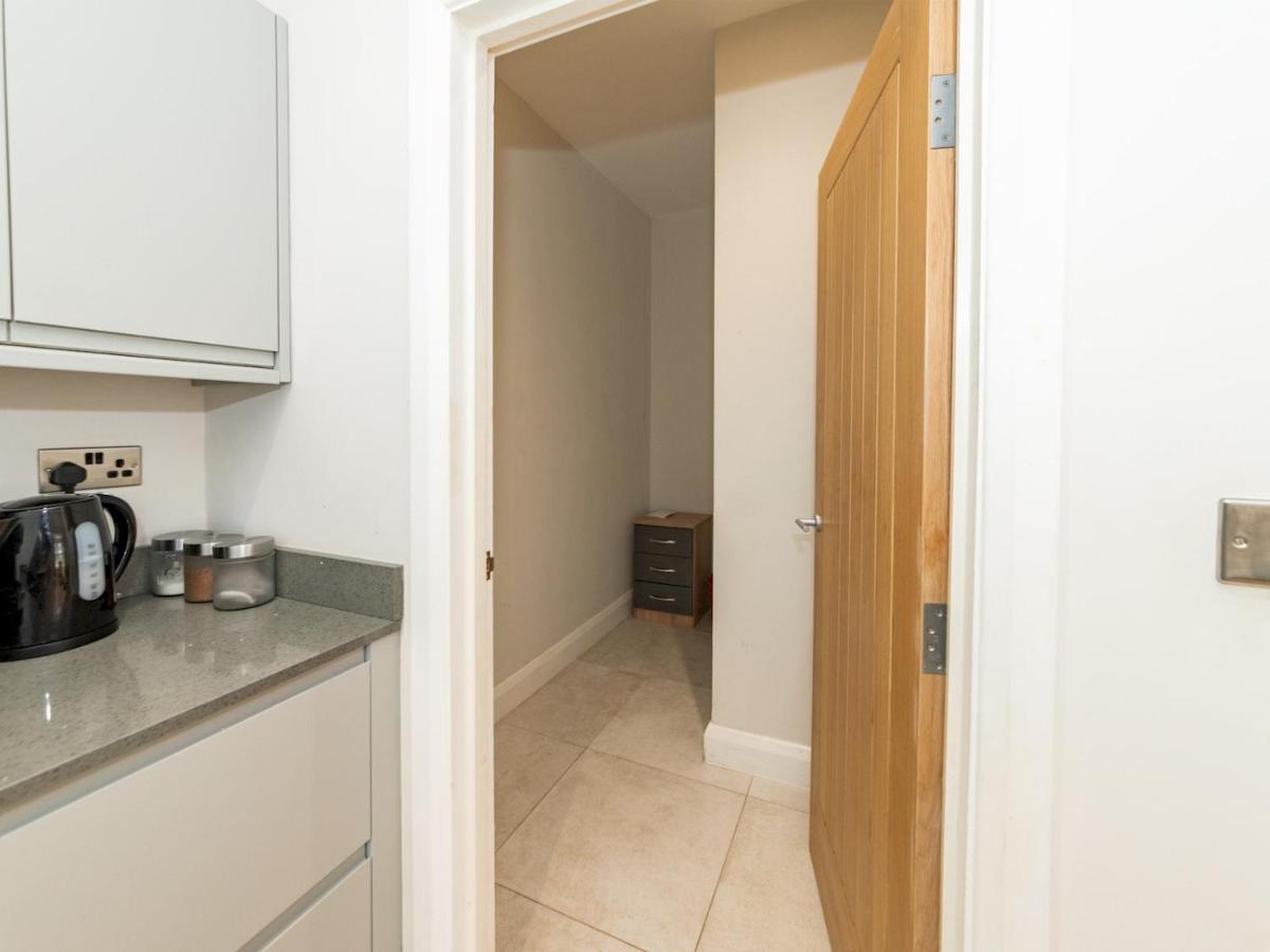 Pass The Keys Spacious 2br Flat Modern Convenient Reading