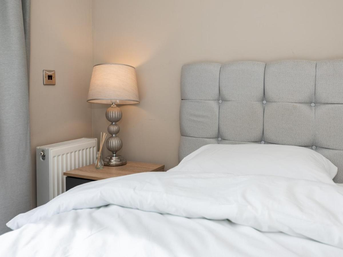 Pass The Keys Spacious 2br Flat Modern Convenient