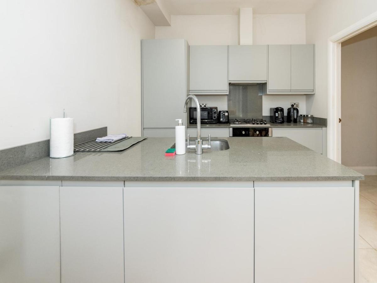 Apartment Pass The Keys Spacious 2br Flat Modern Convenient *