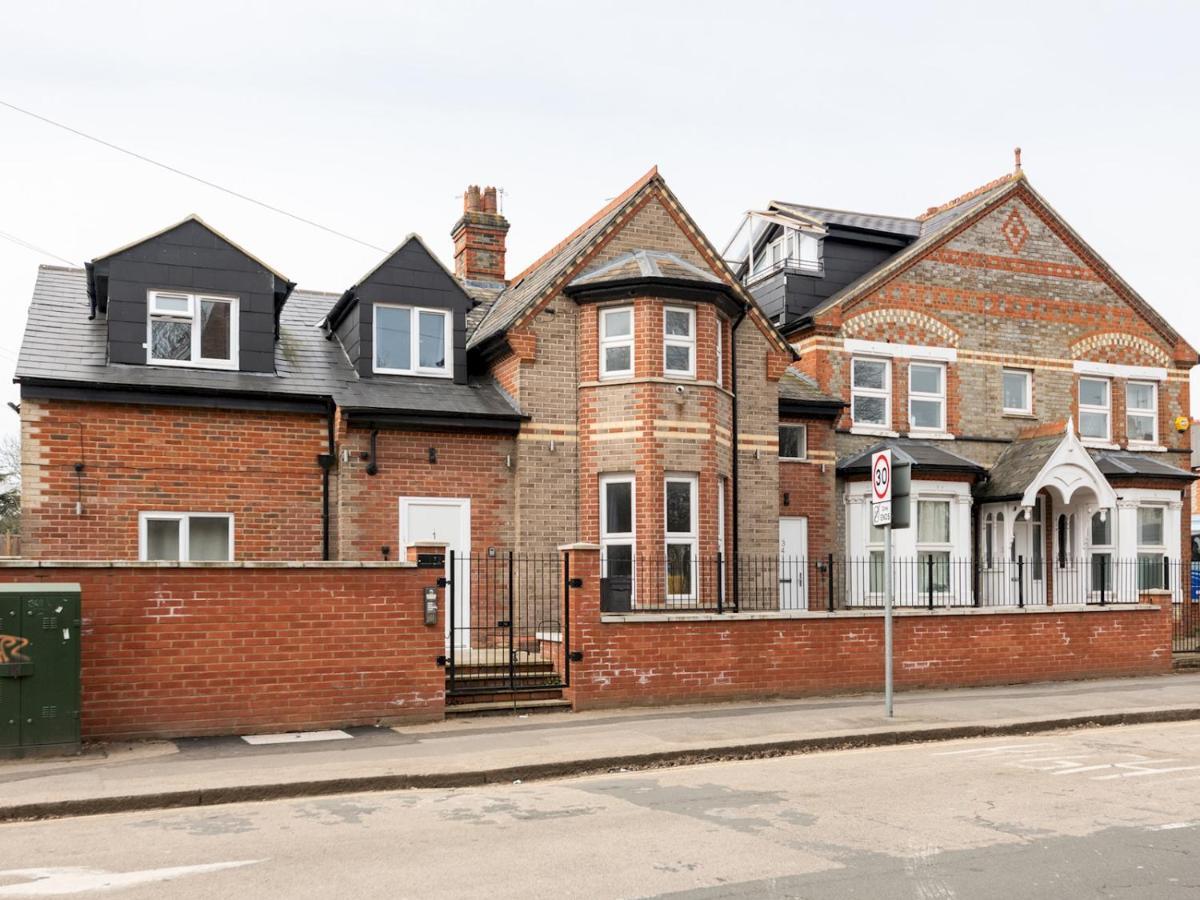 Pass The Keys Spacious 2br Flat Modern Convenient Reading