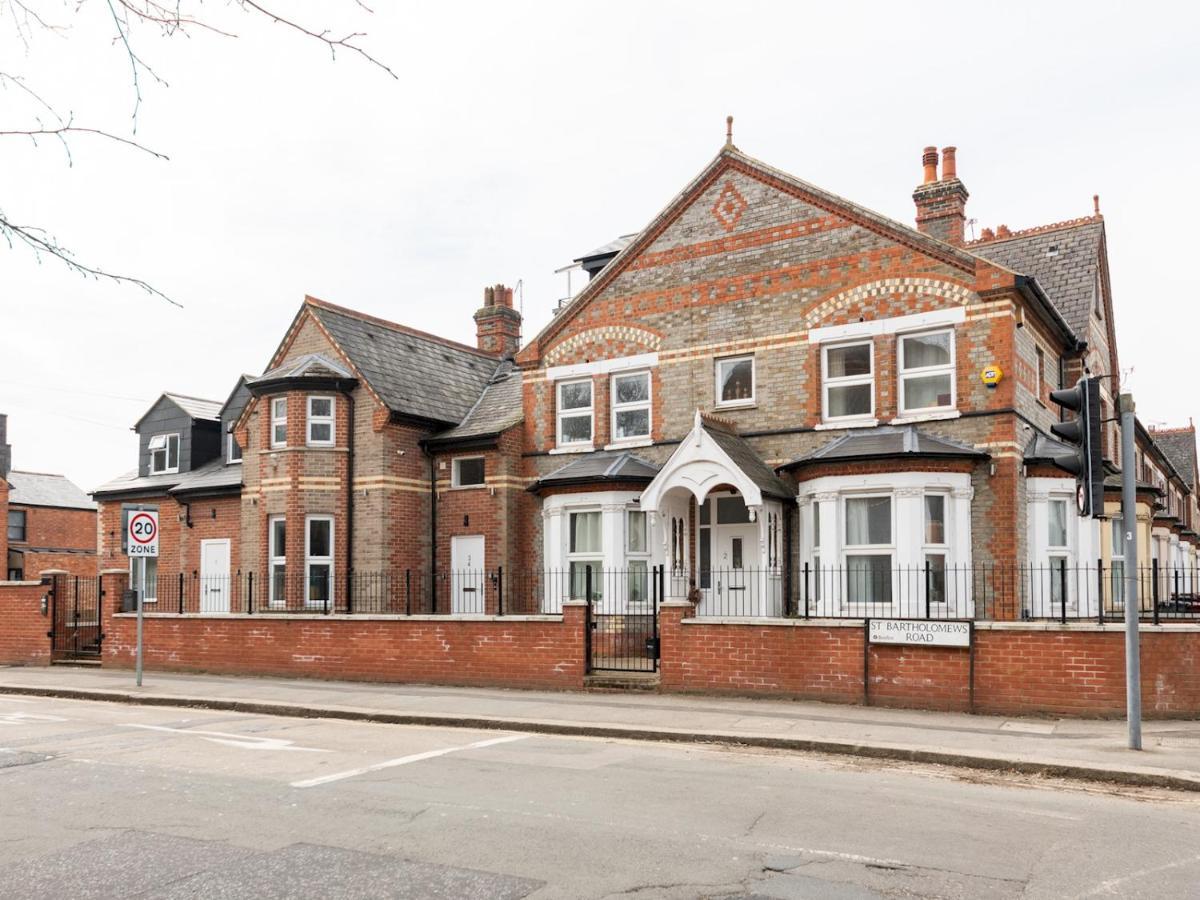 Pass The Keys Spacious 2br Flat Modern Convenient Apartment Reading